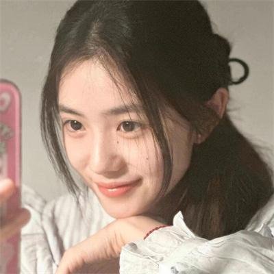 九顶假发的女孩